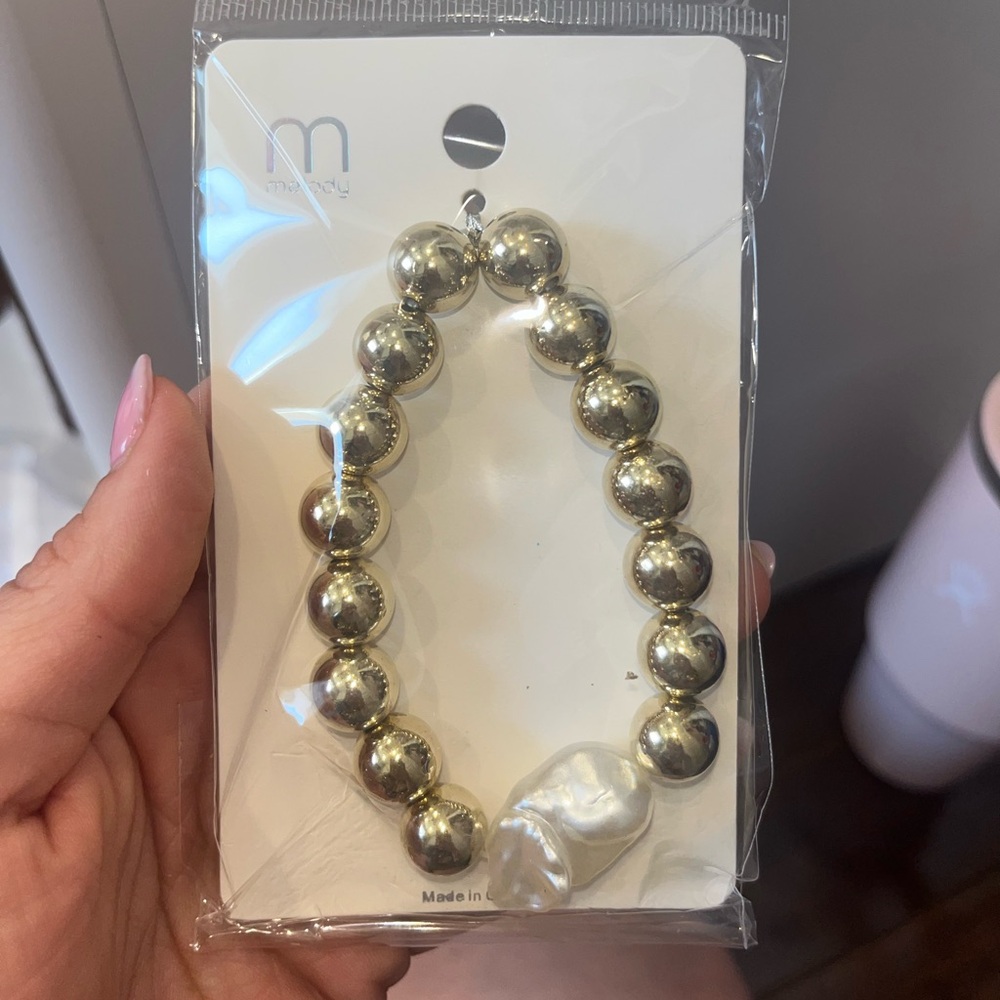 Gold bauble beaded Pearl and gold bracelet